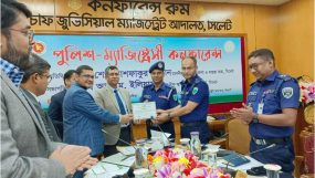 কর্মদক্ষতার কারনে পুলিশ ও ম্যাজিস্ট্রেসী অনুষ্ঠানে পুরষ্কারে ভূষিত কানাইঘাট থানার ওসি