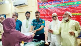 মৃত্যুবরণকারী ২০ শ্রমিক পরিবারকে জেলা পরিবহন শ্রমিক ইউনিয়নের আর্থিক অনুদান