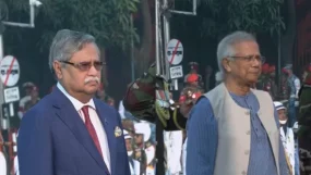 সশস্ত্র বাহিনী দিবস: শিখা অনির্বাণে রাষ্ট্রপতি ও প্রধান উপদেষ্টার শ্রদ্ধা