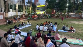 সৎ পথের পথিকরা সেবাদানকারী ও মানবকল্যাণ সংগঠনের উদ্যোগে সিলেটে “৫ টাকার ইফতার বিতরণ”