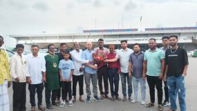 ওসমানী বিমানবন্দরে যুক্তরাজ্য প্রবাসী মুহিত মিয়াকে ফুলেল শুভেচ্ছায় বরণ করলো এলাকাবাসী